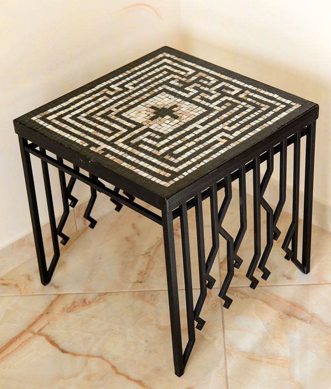 Coffee table «Labyrinth of the Minotaur»
